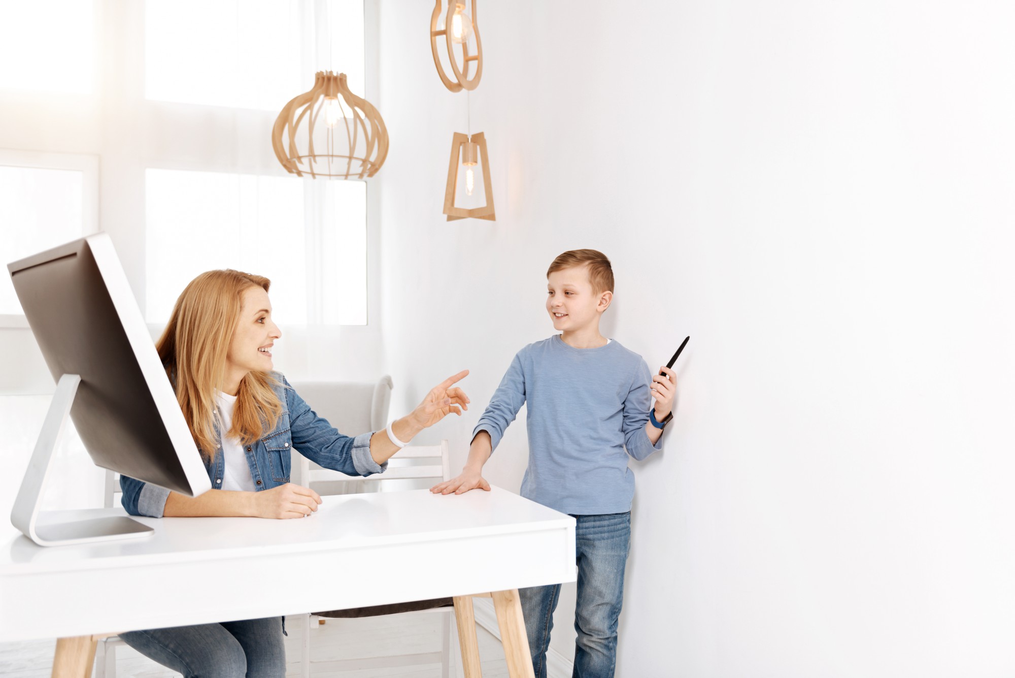 Birou consultanți imobiliare, discuție cu client